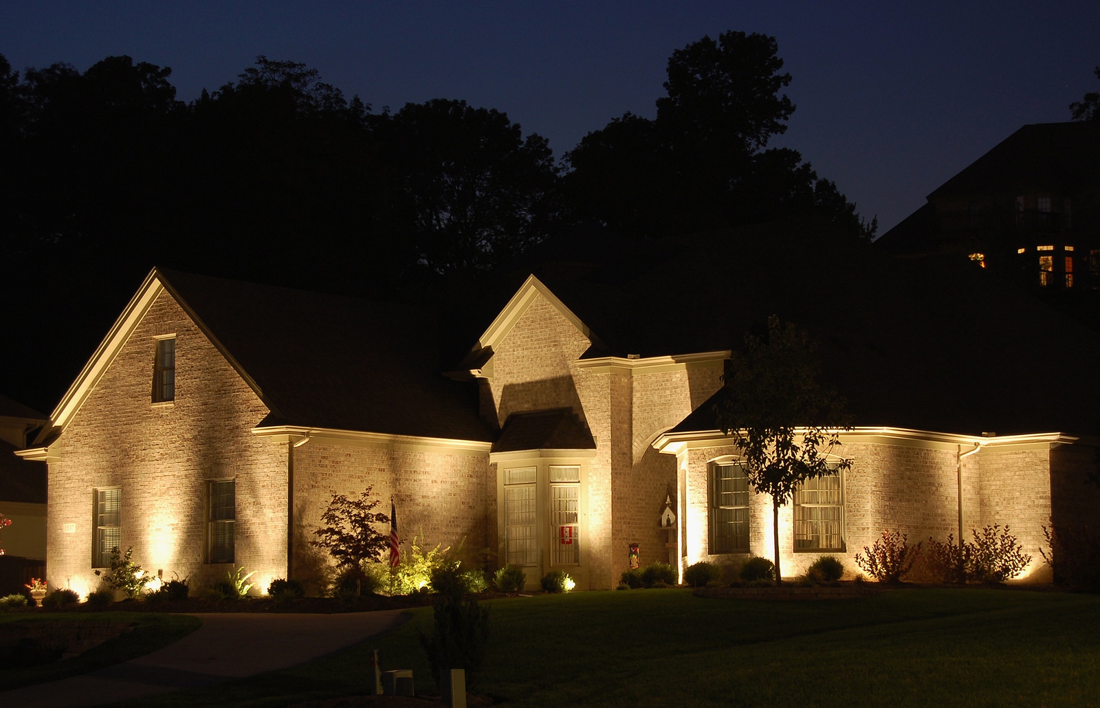 3 Advantages of Installing Outdoor Lighting Around Your Landscape